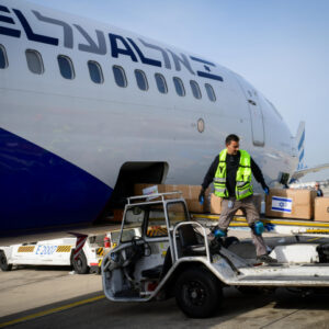 Workers load packages of Israeli humanitarian aid for Ukraine onto El Al aircraft, at Ben Gurion airport in Tel Aviv, on March 1, 2022. Photo by Avshalom Sassoni??/Flash90 *** Local Caption *** ????
????
????????
??
??
????????
??? ????? ?? ??????
?? ????
?????